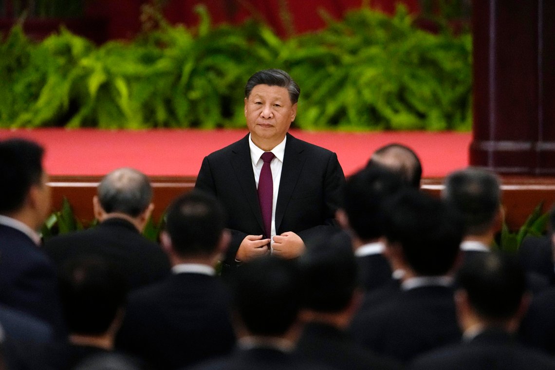 Kinas president Xi Jinping rydder opp i rekkene før partikongressen. Foto: Ng Han Guan, AP-NTB Kinas president Xi Jinping rydder opp i rekkene før partikongressen. Foto: Ng Han Guan, AP-NTB
