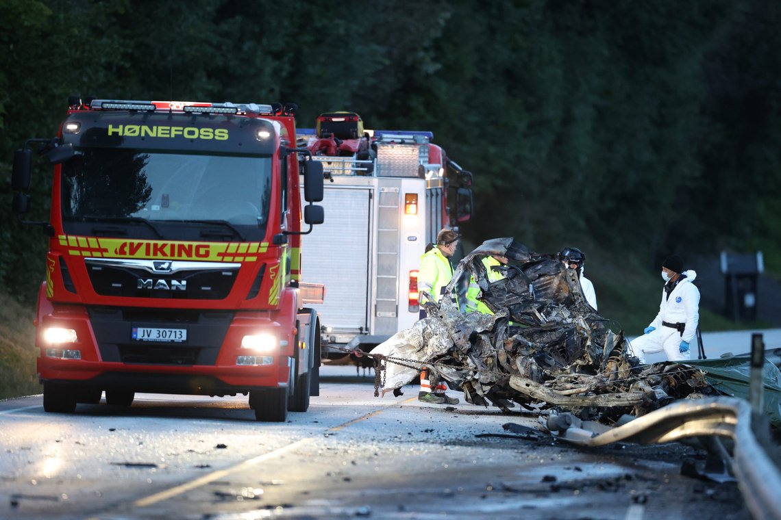 Flå 20210824.
En lastebil og en personbil var involvert en dødsulykke på riksvei 7 i Gulsvik i Flå kommune i Hallingdal mandag kveld.
Foto: Ørn E. Borgen / NTB Flå 20210824.
En lastebil og en personbil var involvert en dødsulykke på riksvei 7 i Gulsvik i Flå kommune i Hallingdal mandag kveld.
Foto: Ørn E. Borgen / NTB