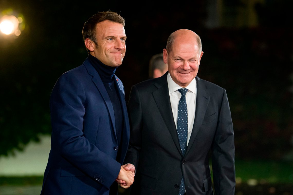 Frankrikes president Emmanuel Macron ber Tyskland og statsminister Olaf Scholz om å vise mer solidaritet med Europa i tilnærmingen til den pågående energikrisen. Foto: Fabian Sommer / DPA / AP / NTB Frankrikes president Emmanuel Macron ber Tyskland og statsminister Olaf Scholz om å vise mer solidaritet med Europa i tilnærmingen til den pågående energikrisen. Foto: Fabian Sommer / DPA / AP / NTB