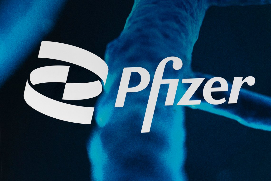Pfizers logo. Foto: AP Photo / Mark Lennihan, File / NTB Pfizers logo. Foto: AP Photo / Mark Lennihan, File / NTB