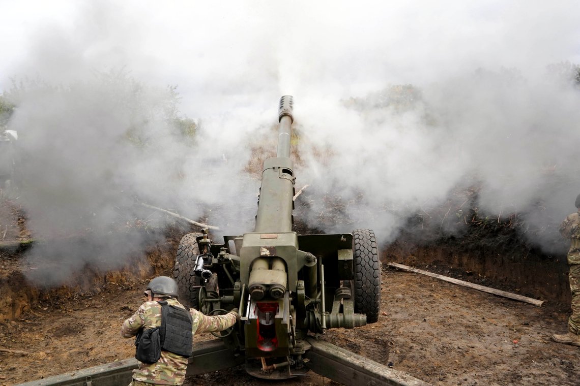 Ukrainian soldiers fire, on the front line in the Kharkiv region, Ukraine, Wednesday, Oct. 5, 2022. (AP Photo/Andrii Marienko) Ukrainian soldiers fire, on the front line in the Kharkiv region, Ukraine, Wednesday, Oct. 5, 2022. (AP Photo/Andrii Marienko)
