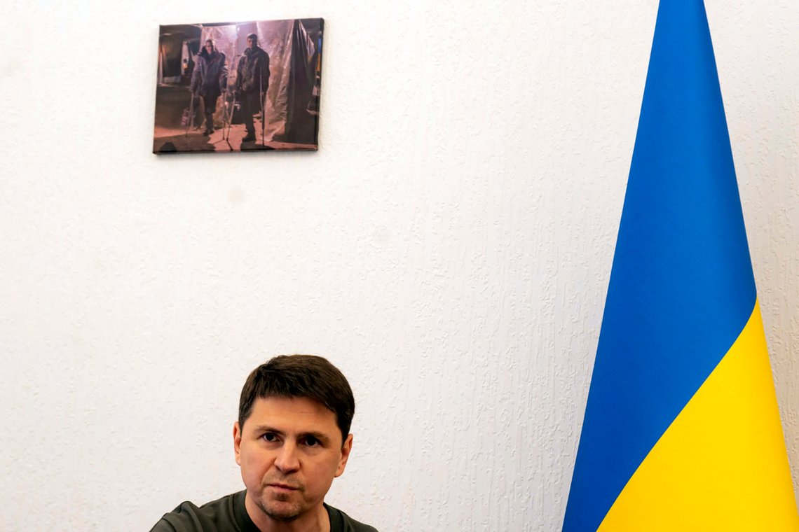 Mykhailo Podoljak er rådgiver for Ukrainas president Volodymyr Zelenskyj. Her er han i Kyiv i september. Foto: Nicolae Dumitrache / AP / NTB Mykhailo Podoljak er rådgiver for Ukrainas president Volodymyr Zelenskyj. Her er han i Kyiv i september. Foto: Nicolae Dumitrache / AP / NTB