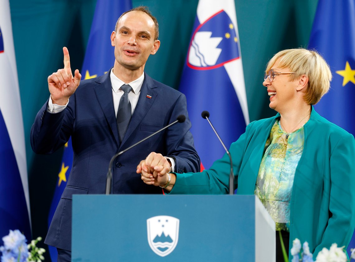 Anze Logar og Natasa Pirc Musar går videre til andre valgrunde. Foto: AP Anze Logar og Natasa Pirc Musar går videre til andre valgrunde. Foto: AP