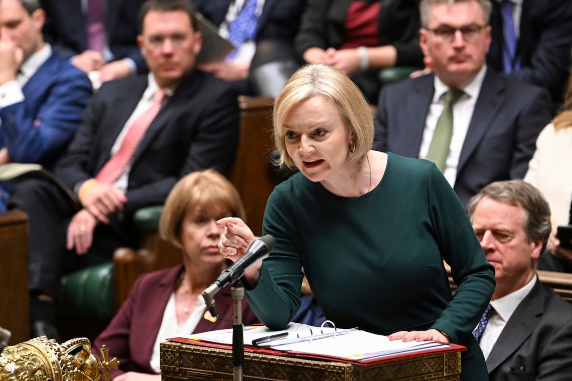 Britenes nye statsminister Liz Truss i Parlamentet. Truss har opplevd en tøff start i sin nye rolle. Foto: Jessica Taylor / AP / NTB Britenes nye statsminister Liz Truss i Parlamentet. Truss har opplevd en tøff start i sin nye rolle. Foto: Jessica Taylor / AP / NTB