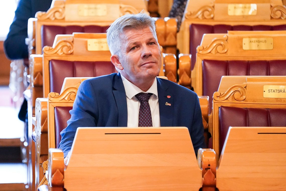Fiskeri- og havminister Bjørnar Skjæran (Ap) sa i april at det norske unntaket som lot russiske fiskefartøy besøke norske havner, var i tråd med EUs boikott. men Sjøfartsdirektoratet hadde allerede gitt departementet beskjed om det motsatte. Arkivfoto: Torstein Bøe / NTB Fiskeri- og havminister Bjørnar Skjæran (Ap) sa i april at det norske unntaket som lot russiske fiskefartøy besøke norske havner, var i tråd med EUs boikott. men Sjøfartsdirektoratet hadde allerede gitt departementet beskjed om det motsatte. Arkivfoto: Torstein Bøe / NTB