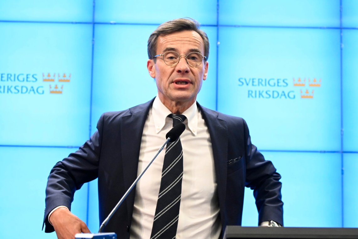 Leder i Moderaterna, Ulf Kristersson er fra mandag valgt til å lede Sverige som statsminister for en trepartiregjering, støttet av Sverigedemokraterna. Foto: Anders Wiklund / TT via AP / NTB Leder i Moderaterna, Ulf Kristersson er fra mandag valgt til å lede Sverige som statsminister for en trepartiregjering, støttet av Sverigedemokraterna. Foto: Anders Wiklund / TT via AP / NTB