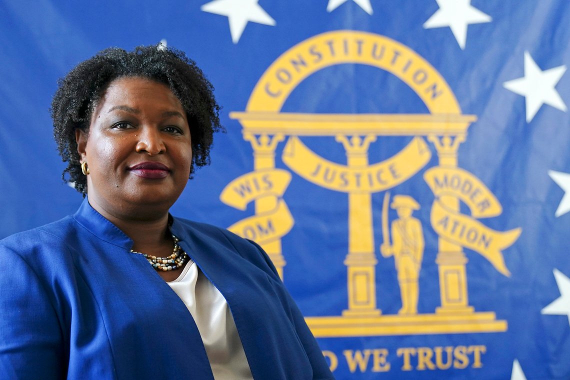 Stacey Abrams er guvernørkandidat i Georgia. Hun mener flere aborter er en mulig løsning på inflasjonsproblemet. Foto: AP /John Bazemore /NTB Stacey Abrams er guvernørkandidat i Georgia. Hun mener flere aborter er en mulig løsning på inflasjonsproblemet. Foto: AP /John Bazemore /NTB