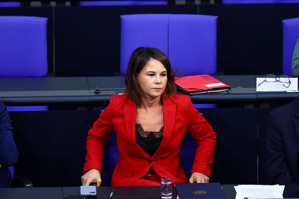 Tysklands utenriksminister Annalena Baerbock mener at drapet på den 22 år gamle Mahsa Amini av iransk moralpoliti ikke har noe med religion å gjøre. Foto: REUTERS/ Lisi Niesner /NTB Tysklands utenriksminister Annalena Baerbock mener at drapet på den 22 år gamle Mahsa Amini av iransk moralpoliti ikke har noe med religion å gjøre. Foto: REUTERS/ Lisi Niesner /NTB