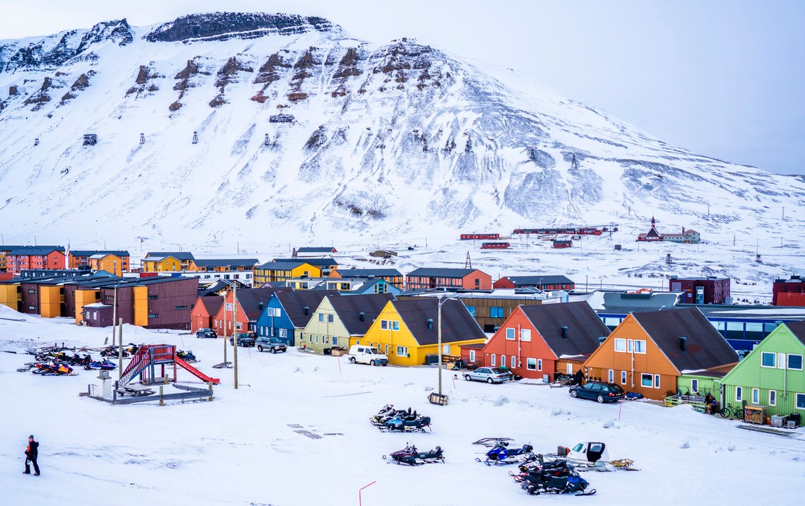 Longyearbyen, Svalbard 20220420.
Bolighus i Longyearbyen på Svalbard.
Foto: Ole Berg-Rusten / NTB Longyearbyen, Svalbard 20220420.
Bolighus i Longyearbyen på Svalbard.
Foto: Ole Berg-Rusten / NTB