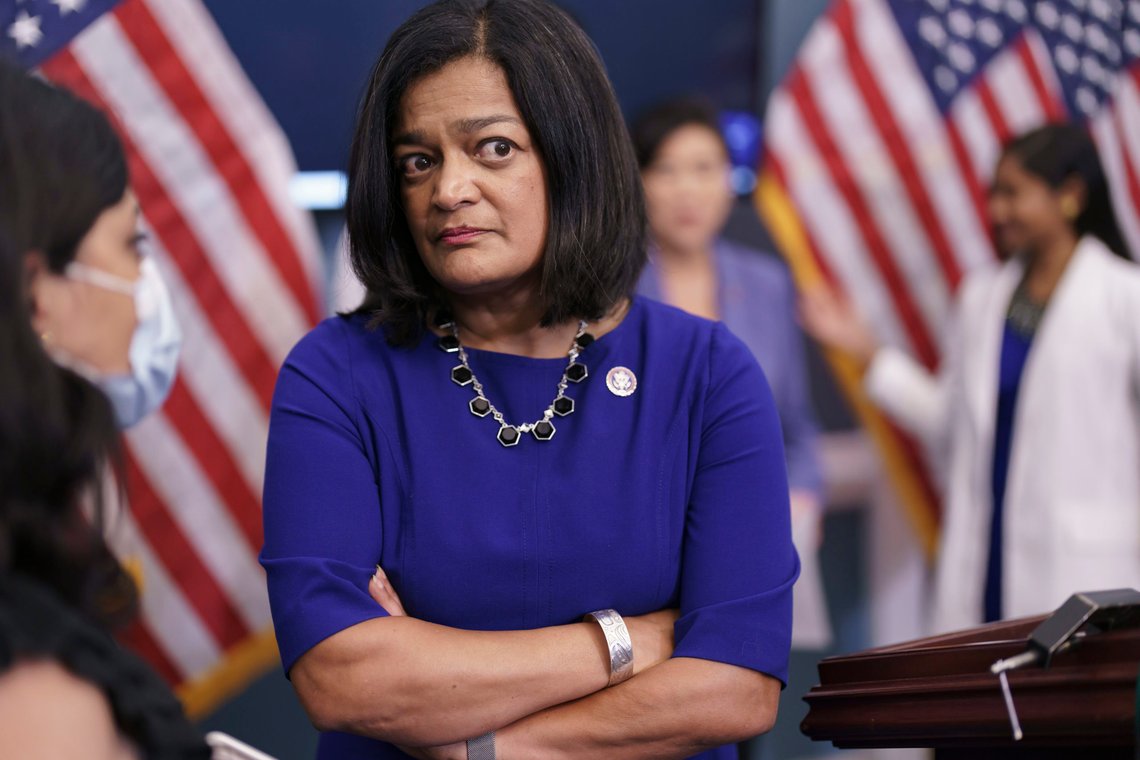 Pramila Jayapal og hennes likesinnede, vekker raseri blant egne partifeller. Foto: AP/J. Scott Applewhite Pramila Jayapal og hennes likesinnede, vekker raseri blant egne partifeller. Foto: AP/J. Scott Applewhite