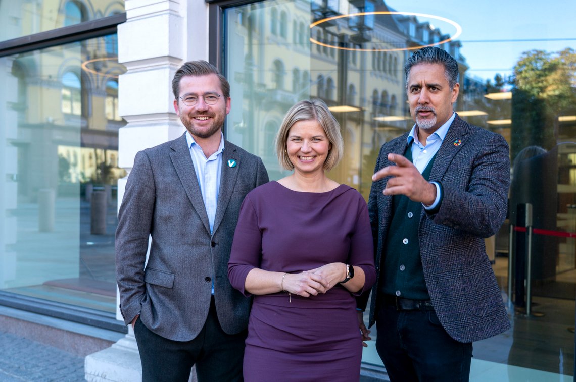 Venstres ledertrio er klare for landsmøte til helgen. De skal de blant annet diskutere cannabis-salg. Fra Venstre: nestleder Sveinung Rotevatn, leder Guri Melby og nestleder Abid Raja. Foto: Gorm Kallestad / NTB Venstres ledertrio er klare for landsmøte til helgen. De skal de blant annet diskutere cannabis-salg. Fra Venstre: nestleder Sveinung Rotevatn, leder Guri Melby og nestleder Abid Raja. Foto: Gorm Kallestad / NTB