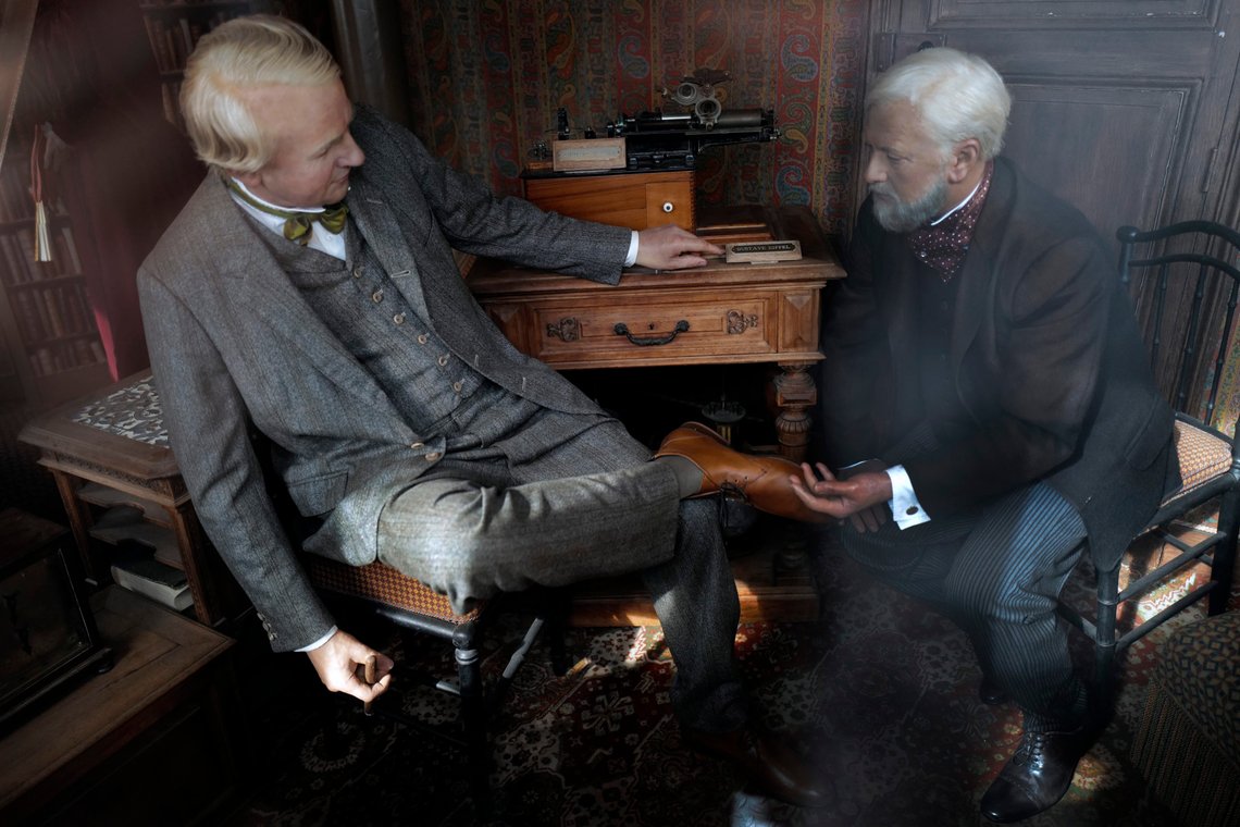 Thomas Edison fant opp mye rart, blant annet en avstemningsmaskin som kunne forhindre valgfusk. Men Kongressen var ikke interessert. Bildet er fra en voksutstilling som viser Edison i samtale med den franske arkitekten Gustave Eiffel. Foto: AP /Francois Mori /NTB Thomas Edison fant opp mye rart, blant annet en avstemningsmaskin som kunne forhindre valgfusk. Men Kongressen var ikke interessert. Bildet er fra en voksutstilling som viser Edison i samtale med den franske arkitekten Gustave Eiffel. Foto: AP /Francois Mori /NTB