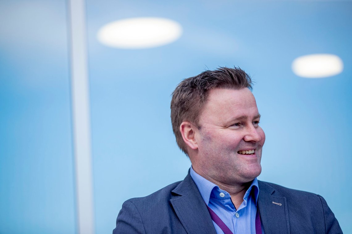 Assisterende helsedirektør Espen Rostrup Nakstad er bekymret for den økende overdødeligheten. Hans løsningsforslag er flere vaksiner til folket. Foto: Javad Parsa / NTB Assisterende helsedirektør Espen Rostrup Nakstad er bekymret for den økende overdødeligheten. Hans løsningsforslag er flere vaksiner til folket. Foto: Javad Parsa / NTB