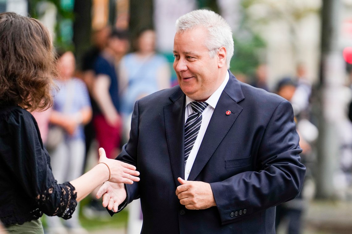 Bård Hoksrud, helsepolitisk talsperson for Frp, har skrevet et kritisk innlegg i BT sammen med Silje Hjemdal, stortingspolitiker fra Vestland (Frp). Foto: Javad Parsa / NTB Bård Hoksrud, helsepolitisk talsperson for Frp, har skrevet et kritisk innlegg i BT sammen med Silje Hjemdal, stortingspolitiker fra Vestland (Frp). Foto: Javad Parsa / NTB