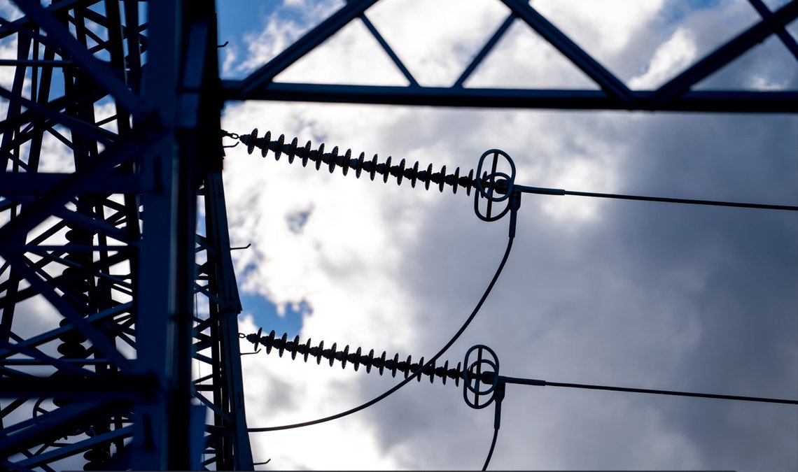 I Norge er det lovfestet at sensitive kraftopplysninger skal beskyttes for å sikre den elektriske infrastrukturen i landet. Likevel er transformatorstasjoner og kraftledninger detaljert inntegnet i offentlige kart. Bildet er fra Sogn transformatorstasjon i Oslo. Foto: Javad Parsa / NTB I Norge er det lovfestet at sensitive kraftopplysninger skal beskyttes for å sikre den elektriske infrastrukturen i landet. Likevel er transformatorstasjoner og kraftledninger detaljert inntegnet i offentlige kart. Bildet er fra Sogn transformatorstasjon i Oslo. Foto: Javad Parsa / NTB