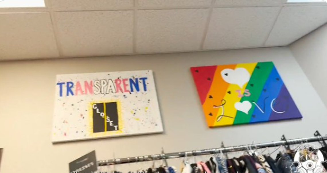 Bilde innefra Transparent Closet i en kirke i Texas, som har adoptert transideologien for fullt. Foto: Twitter/ Tayler Hansen Bilde innefra Transparent Closet i en kirke i Texas, som har adoptert transideologien for fullt. Foto: Twitter/ Tayler Hansen