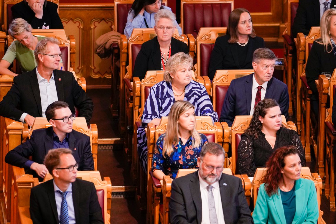 Det 167. Storting konstituerer seg før den offisielle åpningen av Stortinget. De kan feire, men de har mistet sin tillit fra folket.
Foto: Javad Parsa / NTB Det 167. Storting konstituerer seg før den offisielle åpningen av Stortinget. De kan feire, men de har mistet sin tillit fra folket.
Foto: Javad Parsa / NTB