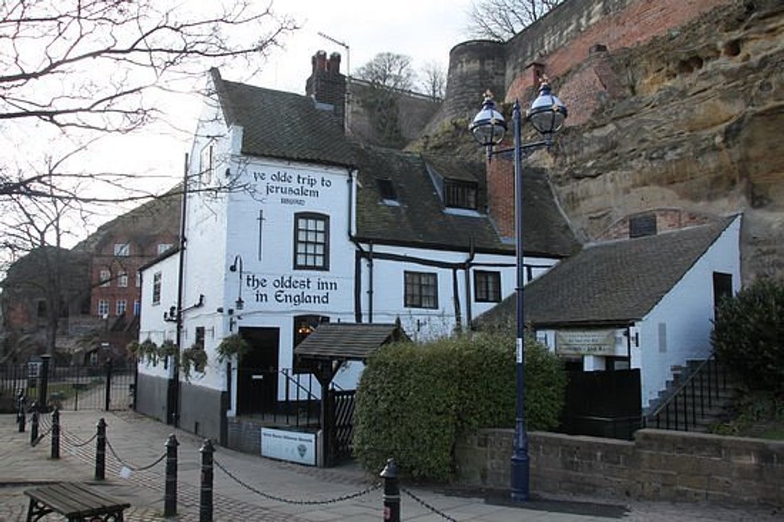 Ye Olde Trip to Jerusalem i Nottingham hevder å ha vært i drift siden 1189. Foto: TripAdvisor Ye Olde Trip to Jerusalem i Nottingham hevder å ha vært i drift siden 1189. Foto: TripAdvisor