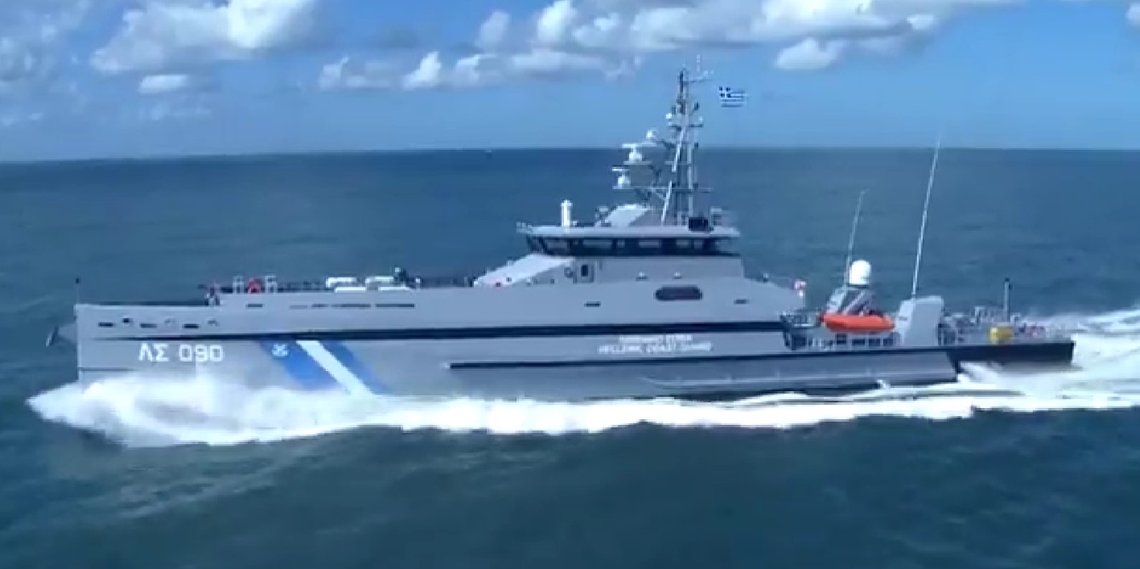Gresk kystvakt leder tirsdag morgen redningsaksjonen etter at en fiskebåt med 500 migranter sendte ut nødsignaler sørvest for Kreta. Illustrasjonsfoto: Hellenic Coast Guard / Twitter Gresk kystvakt leder tirsdag morgen redningsaksjonen etter at en fiskebåt med 500 migranter sendte ut nødsignaler sørvest for Kreta. Illustrasjonsfoto: Hellenic Coast Guard / Twitter
