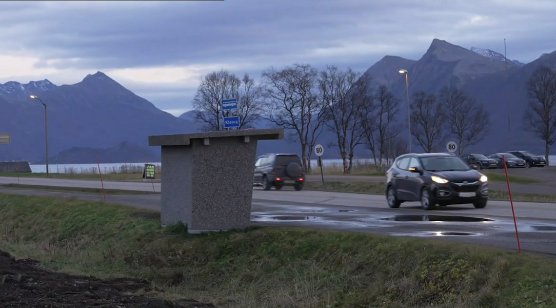 Busskuret på Kleiva i Sortland kommune. Skjermdump, NRK Busskuret på Kleiva i Sortland kommune. Skjermdump, NRK