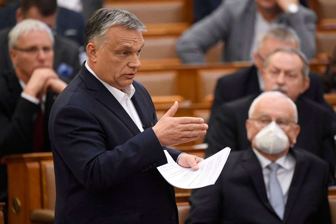 Victor Orban i aksjon i det ungarske parlamentet i Budapest. Foto: Tamas Kovacs / MTI / AP / NTB scanpix Victor Orban i aksjon i det ungarske parlamentet i Budapest. Foto: Tamas Kovacs / MTI / AP / NTB scanpix