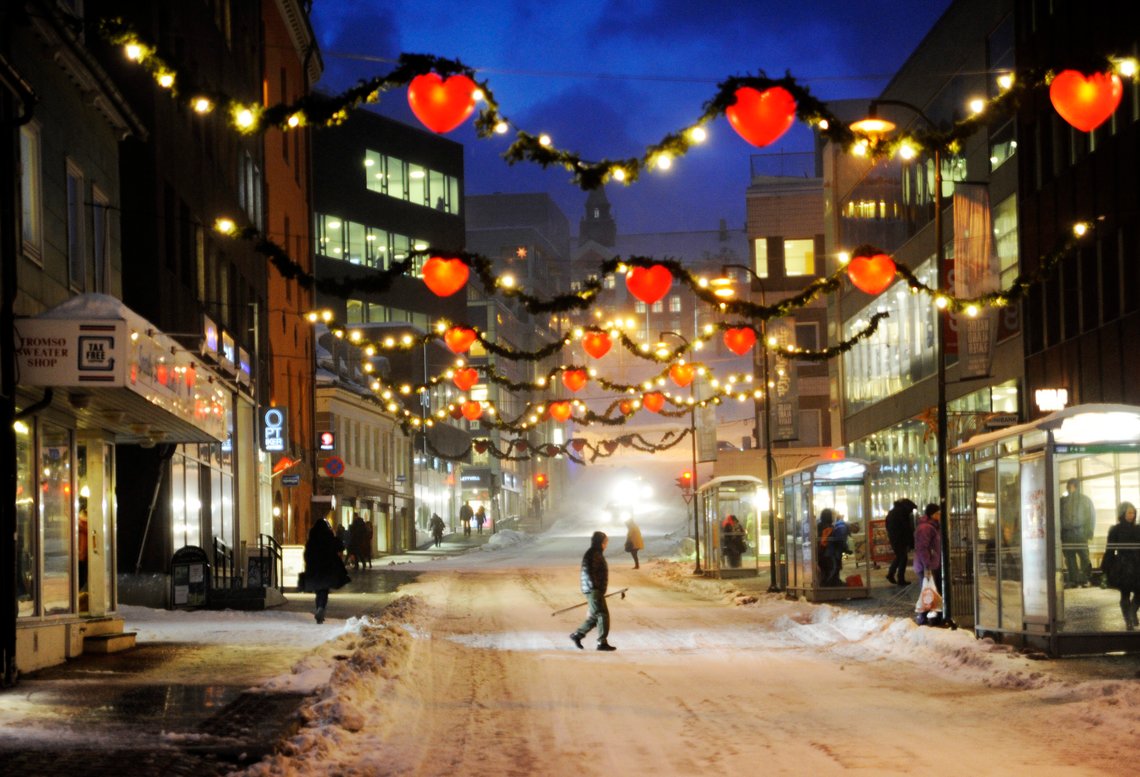 Det blir julegran i Tromsø sentrum også i år, og Frelsesarmeen får også være med. Foto: Rune Stoltz Bertinussen / NTB Det blir julegran i Tromsø sentrum også i år, og Frelsesarmeen får også være med. Foto: Rune Stoltz Bertinussen / NTB