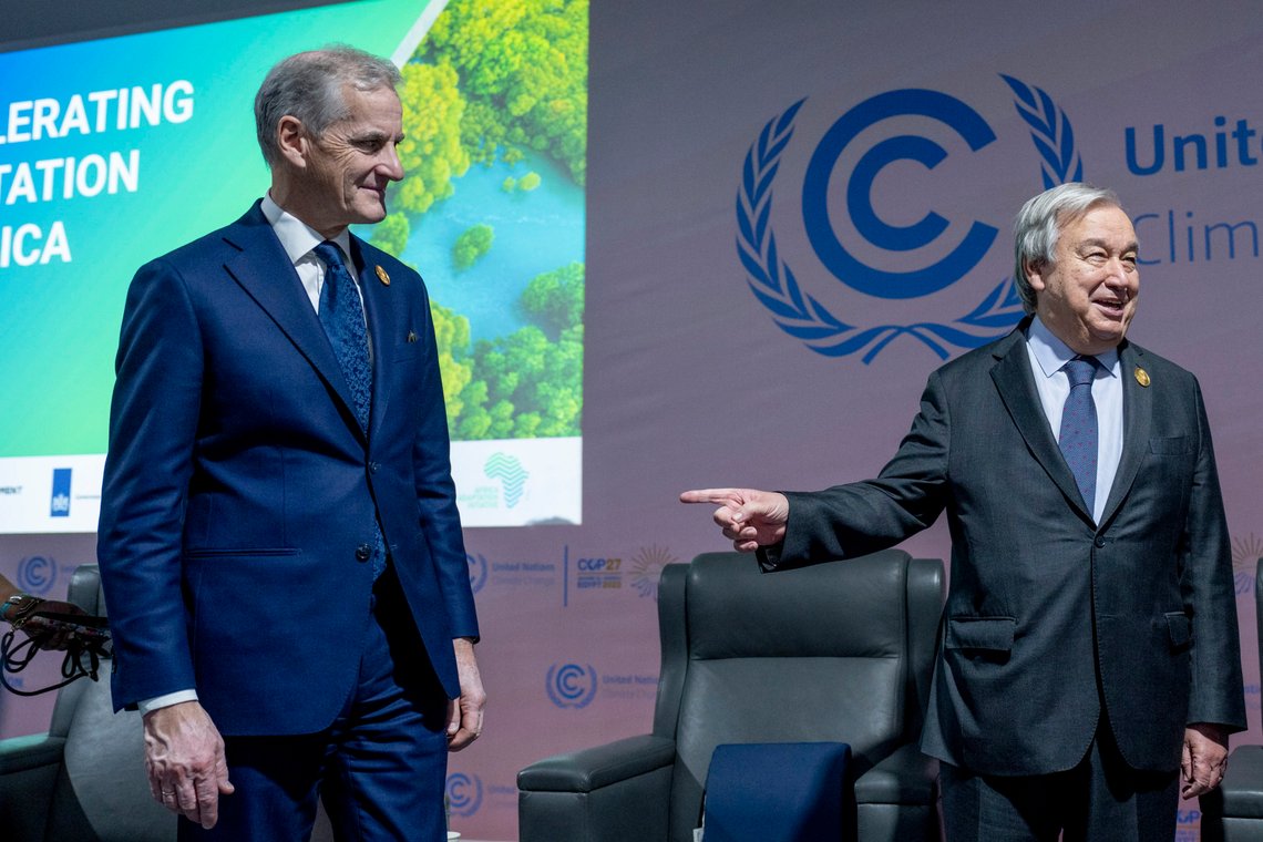 Sharm el Sheikh, Egypt 20221108.
Statsminister Jonas Gahr Støre (Ap) og FNs generalsekretær Antonio Guterres på «Leaders meeting on adaptation in Africa» under klimatoppmøtet COP27 i Sharm el-Sheikh i Egypt.
Foto: Javad Parsa / NTB Sharm el Sheikh, Egypt 20221108.
Statsminister Jonas Gahr Støre (Ap) og FNs generalsekretær Antonio Guterres på «Leaders meeting on adaptation in Africa» under klimatoppmøtet COP27 i Sharm el-Sheikh i Egypt.
Foto: Javad Parsa / NTB