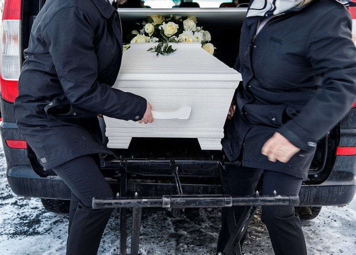 Begravelsesbyråene har mye å gjøre for tiden. Det er ekstremt hektisk, sier et begravelsesbyrå i Trondheim til Adresseavisen. Illustrasjonsfoto: Gorm Kallestad / NTB Begravelsesbyråene har mye å gjøre for tiden. Det er ekstremt hektisk, sier et begravelsesbyrå i Trondheim til Adresseavisen. Illustrasjonsfoto: Gorm Kallestad / NTB