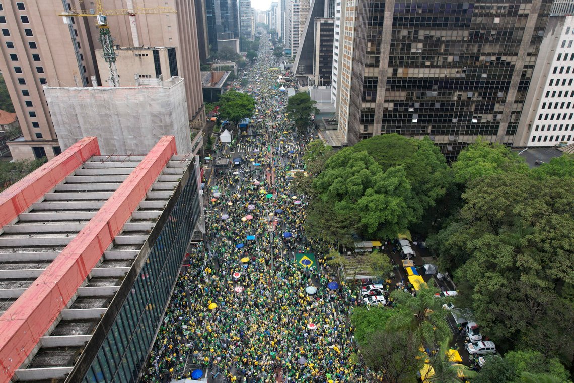 Tilhengere av Jair Bolsonaro under en demonstrasjon i Sao Paulo i september, før presidentvalget. Dette var under en markering av at Brasil har vært uavhengige i 200 år. Tilhengere av Jair Bolsonaro under en demonstrasjon i Sao Paulo i september, før presidentvalget. Dette var under en markering av at Brasil har vært uavhengige i 200 år.