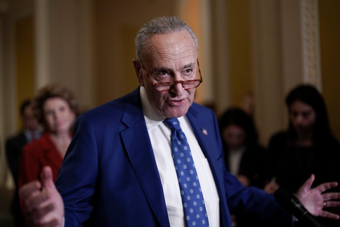 Tolv republikanere stemte sammen med demokratene for å gå videre med lovgivningen som vil beskytte ekteskap mellom likekjønnede. Her Senatets majoritetsleder, demokraten Chuck Schumer. Foto: J. Scott Applewhite / AP / NTB Tolv republikanere stemte sammen med demokratene for å gå videre med lovgivningen som vil beskytte ekteskap mellom likekjønnede. Her Senatets majoritetsleder, demokraten Chuck Schumer. Foto: J. Scott Applewhite / AP / NTB