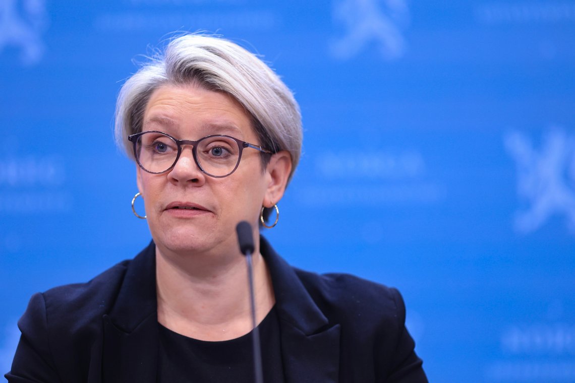 Arbeids- og inkluderingsminister Marte Mjøs Persen sier hun forstår at det er mange som synes situasjonen nå er vanskelig fordi økonomien har endret seg for veldig mange mennesker. Foto: Alf Simensen / NTB Arbeids- og inkluderingsminister Marte Mjøs Persen sier hun forstår at det er mange som synes situasjonen nå er vanskelig fordi økonomien har endret seg for veldig mange mennesker. Foto: Alf Simensen / NTB