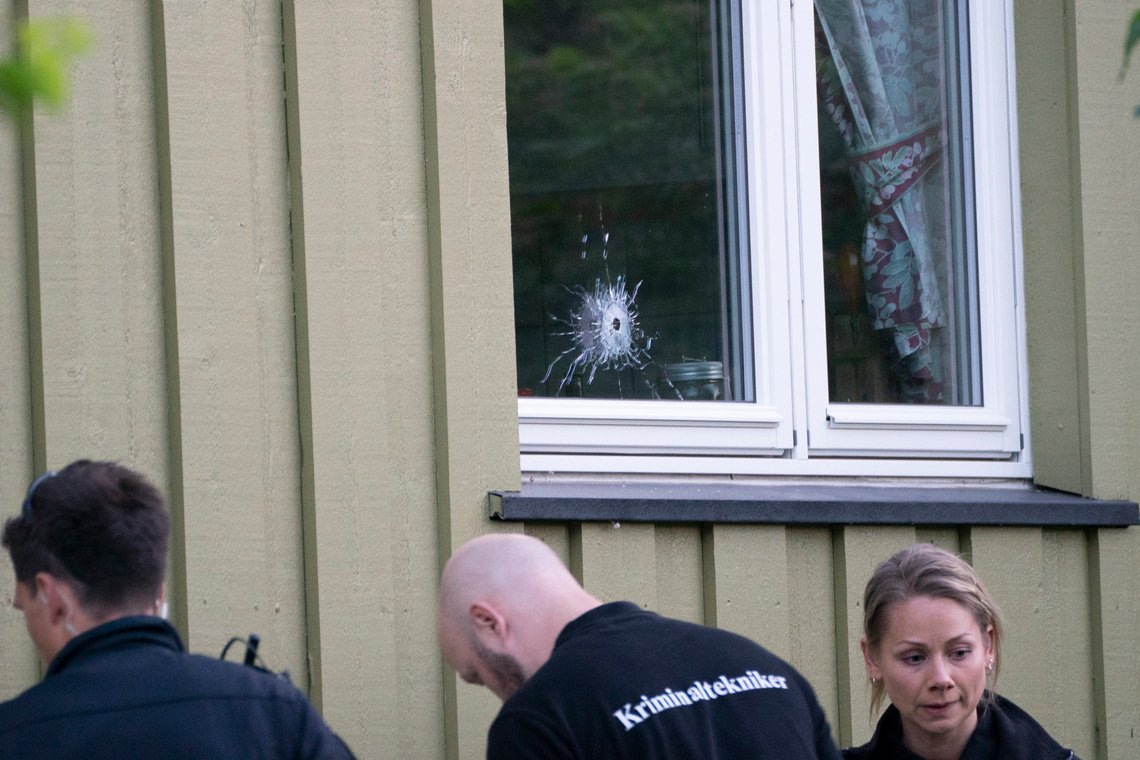 Politiet mener minst to skudd ble avfyrt mot et rekkehus på Kjelsås. Skuddene lagde hull i vinduene til to ulike leiligheter. Nå er etterforskningen avsluttet, uten resultat. Foto: Terje Pedersen / NTB Politiet mener minst to skudd ble avfyrt mot et rekkehus på Kjelsås. Skuddene lagde hull i vinduene til to ulike leiligheter. Nå er etterforskningen avsluttet, uten resultat. Foto: Terje Pedersen / NTB