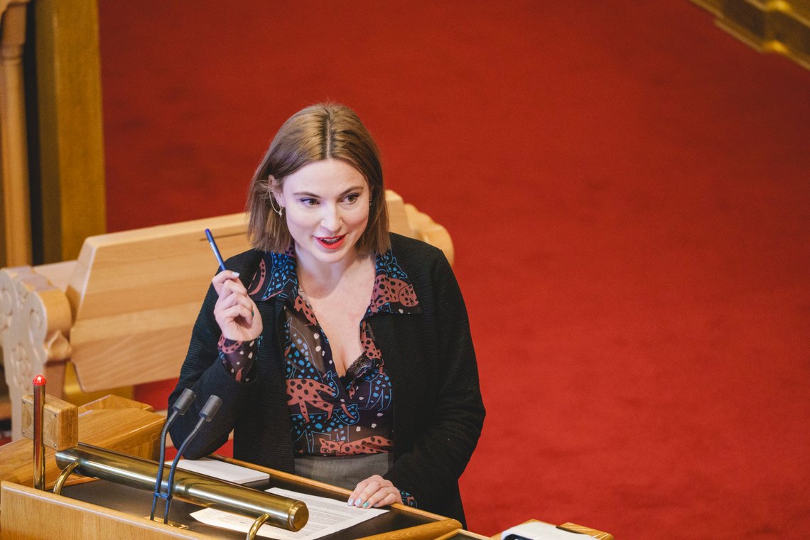 Klimapolitisk talsperson Sofie Marhaug i Rødt går inn for en mer sosialt omfordelende klimapolitikk, der eliten skattlegges hardere, mens folk med mer beskjeden inntekt kan få klimarabatt. Foto: Stian Lysberg Solum / NTB Klimapolitisk talsperson Sofie Marhaug i Rødt går inn for en mer sosialt omfordelende klimapolitikk, der eliten skattlegges hardere, mens folk med mer beskjeden inntekt kan få klimarabatt. Foto: Stian Lysberg Solum / NTB
