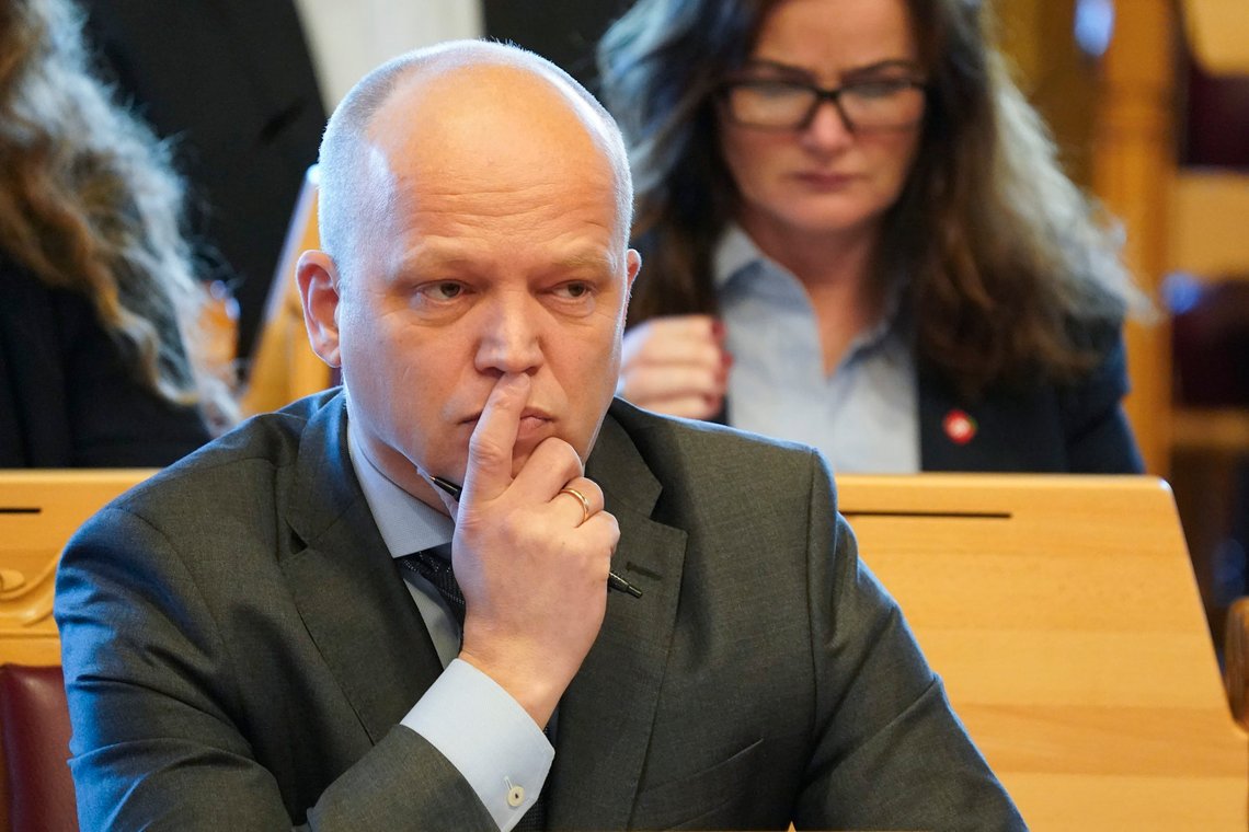 Finansminister og Sp-leder Trygve Slagsvold Vedum har mye å tenke over, viser en ny meningsmåling. Partiet hans er nede på 3,5 prosent. Foto: Terje Bendiksby / NTB Finansminister og Sp-leder Trygve Slagsvold Vedum har mye å tenke over, viser en ny meningsmåling. Partiet hans er nede på 3,5 prosent. Foto: Terje Bendiksby / NTB