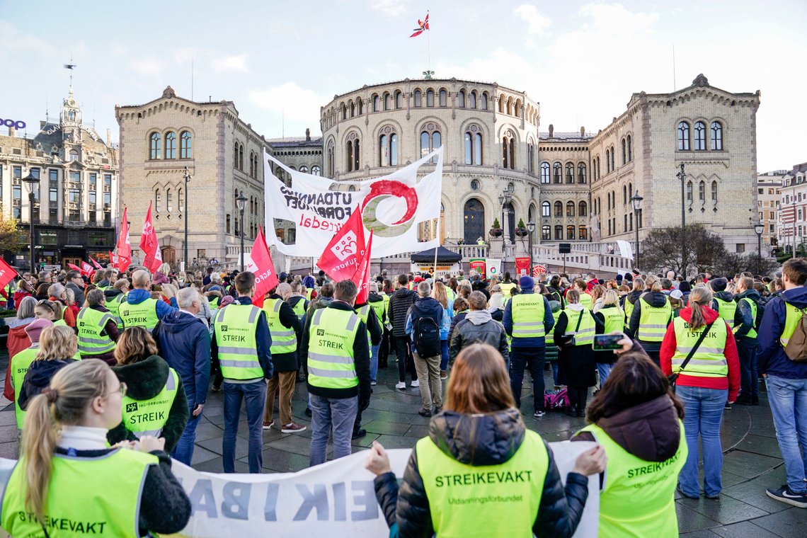 Mer enn 3.600 barnehageansatte går tilbake til arbeidet fra og med torsdag, etter at det onsdag ble oppnådd enighet mellom partene. Foto: Stian Lysberg Solum / NTB Mer enn 3.600 barnehageansatte går tilbake til arbeidet fra og med torsdag, etter at det onsdag ble oppnådd enighet mellom partene. Foto: Stian Lysberg Solum / NTB