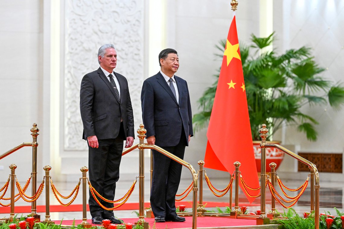 Cubas president Miguel Díaz-Canel besøkte før helgen Kina, der han ble tatt imot av president Xi Jinping. Foto: Ding Lin / Xinhua via AP / NTB Cubas president Miguel Díaz-Canel besøkte før helgen Kina, der han ble tatt imot av president Xi Jinping. Foto: Ding Lin / Xinhua via AP / NTB