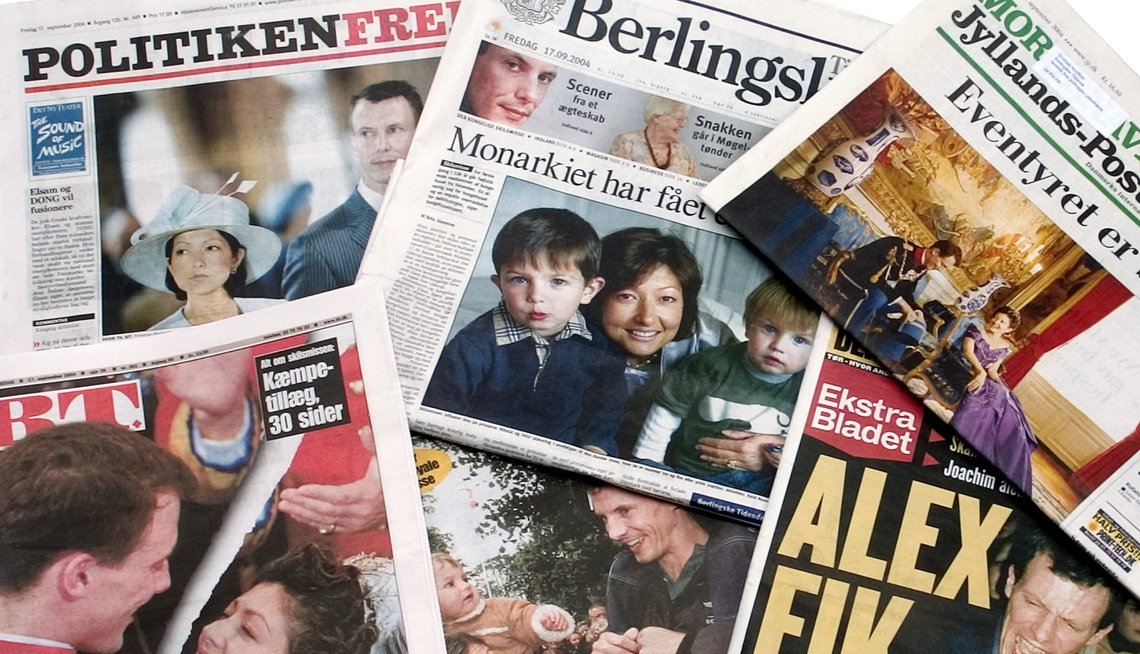 København 20040917
Forsiderne af de danske aviser efter offentliggørelsen af skilsmissen imellem Prins Joachim og prinsesse Alexandra Avisforsider. Foto: Allan Lundgren / SCANPIX København 20040917
Forsiderne af de danske aviser efter offentliggørelsen af skilsmissen imellem Prins Joachim og prinsesse Alexandra Avisforsider. Foto: Allan Lundgren / SCANPIX