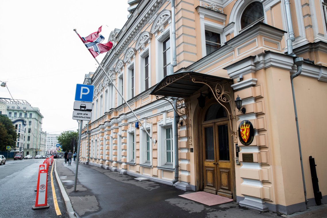 Den norske ambassaden ligger i sentrum av Moskva. Norges ambassadør Robert Kvile ble i dag kalt inn på teppet som følge av at Norge har arrestert flere russiske dronebrukerne. Arkivfoto: Berit Roald / NTB Den norske ambassaden ligger i sentrum av Moskva. Norges ambassadør Robert Kvile ble i dag kalt inn på teppet som følge av at Norge har arrestert flere russiske dronebrukerne. Arkivfoto: Berit Roald / NTB