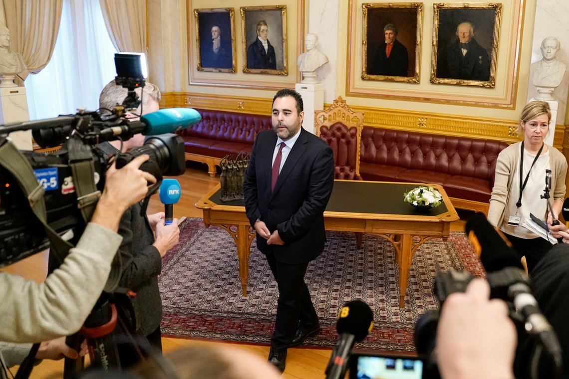 Oslo 20221123.
Stortingspresident Masud Gharahkhani møter pressen onsdag, etter at Stortingets presidentskap har bestemt hvordan de forholder seg til kravene fra Skatteetaten knyttet til pendlerboliger.
Foto: Stian Lysberg Solum / NTB Oslo 20221123.
Stortingspresident Masud Gharahkhani møter pressen onsdag, etter at Stortingets presidentskap har bestemt hvordan de forholder seg til kravene fra Skatteetaten knyttet til pendlerboliger.
Foto: Stian Lysberg Solum / NTB