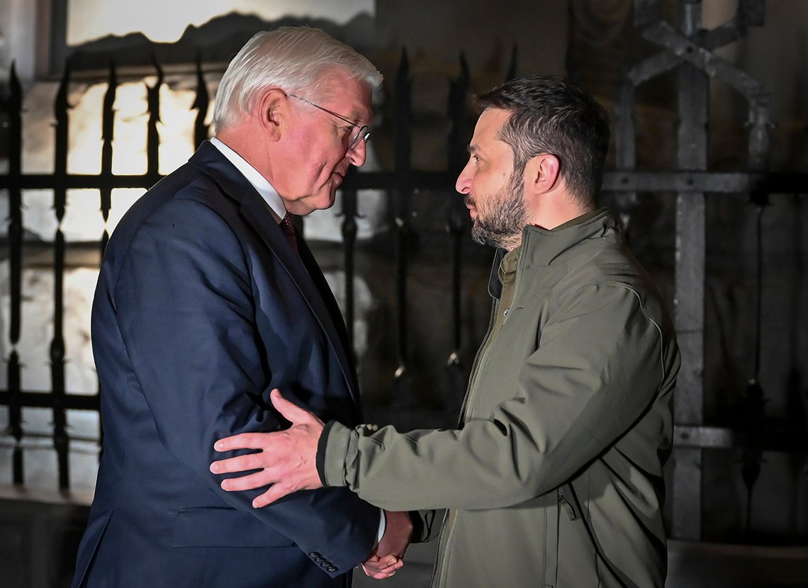 German President Frank-Walter Steinmeier, left, and Ukrainian President Volodymyr Zelenskyy shake hands during their meeting in Kyiv, Ukraine, Tuesday, Oct. 25, 2022. (Ukrainian Presidential Press Office via AP) German President Frank-Walter Steinmeier, left, and Ukrainian President Volodymyr Zelenskyy shake hands during their meeting in Kyiv, Ukraine, Tuesday, Oct. 25, 2022. (Ukrainian Presidential Press Office via AP)