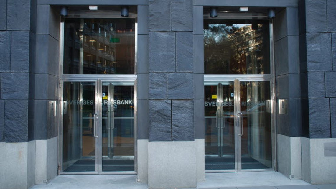Inngangen til Sveriges Riksbank. Foto: Riksbanken Inngangen til Sveriges Riksbank. Foto: Riksbanken