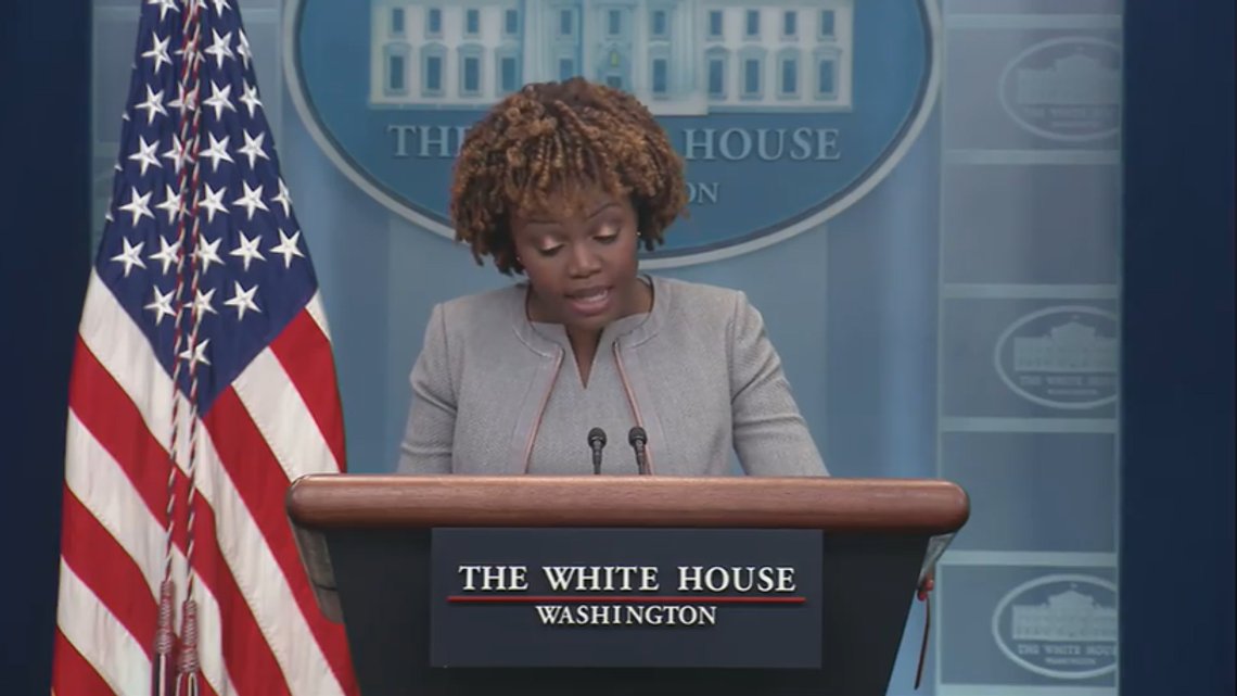 Karine Jean-Pierre under pressekonferansen på Det hvite hus mandag. Stillbilde Fox News Karine Jean-Pierre under pressekonferansen på Det hvite hus mandag. Stillbilde Fox News