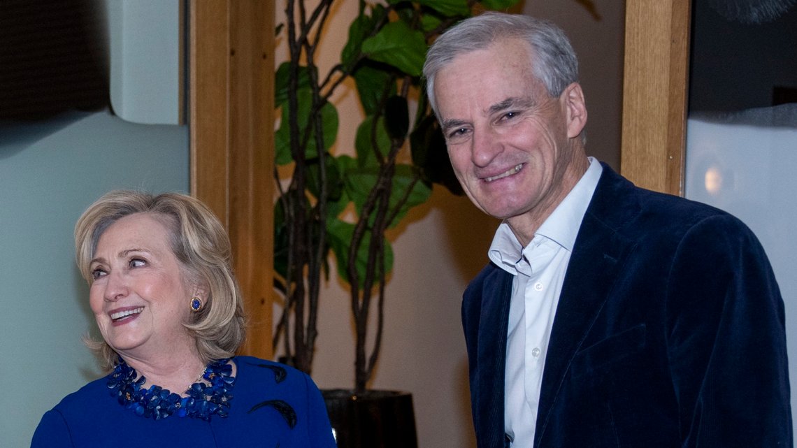 Statsminister Jonas Gahr Støre (Ap) møter tidligere utenriksminister i USA Hillary Clinton i statsministerens bolig i Oslo den 11. desember 2022. Foto: Javad Parsa / NTB Statsminister Jonas Gahr Støre (Ap) møter tidligere utenriksminister i USA Hillary Clinton i statsministerens bolig i Oslo den 11. desember 2022. Foto: Javad Parsa / NTB