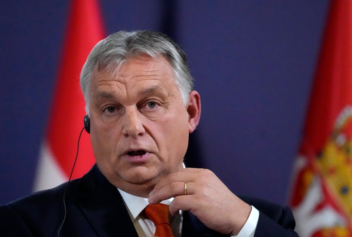 Ungarns statsminister Viktor Orban vil ikke være med på en felles lånefinansiert EU-pakke med økonomisk hjelp til Ukraina, men vil heller gi Ungarns andel direkte til det krigsherjede landet. Arkivfoto: Darko Vojinovic / AP / NTB Ungarns statsminister Viktor Orban vil ikke være med på en felles lånefinansiert EU-pakke med økonomisk hjelp til Ukraina, men vil heller gi Ungarns andel direkte til det krigsherjede landet. Arkivfoto: Darko Vojinovic / AP / NTB