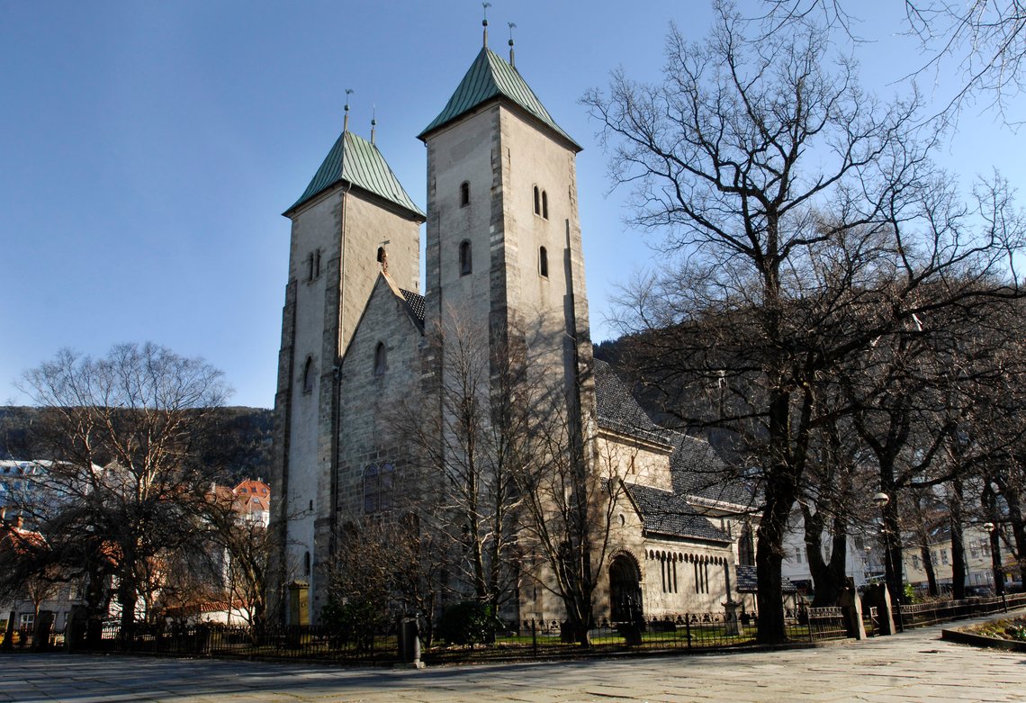 Mariakirken er en av middelalderkirkene i Norge og den eldste bevarte bygningen i Bergen. Kirken er trolig bygget mellom 1130 og 1170. Arkivfoto: Marit Hommedal / NTB Mariakirken er en av middelalderkirkene i Norge og den eldste bevarte bygningen i Bergen. Kirken er trolig bygget mellom 1130 og 1170. Arkivfoto: Marit Hommedal / NTB