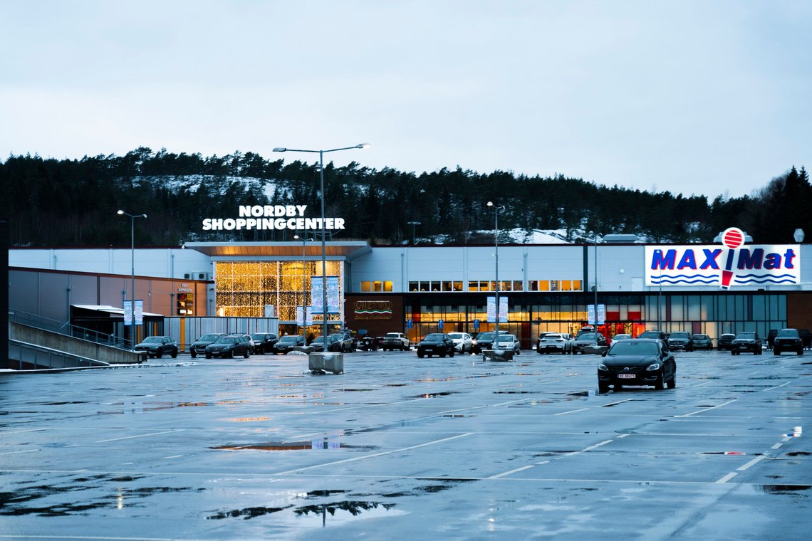 Det var glissent på kundeparkeringen ved Nordby shoppingsenter ved Svinesund i fjor. Slik er det ikke i år. Foto: Erik Johansen / NTB Det var glissent på kundeparkeringen ved Nordby shoppingsenter ved Svinesund i fjor. Slik er det ikke i år. Foto: Erik Johansen / NTB