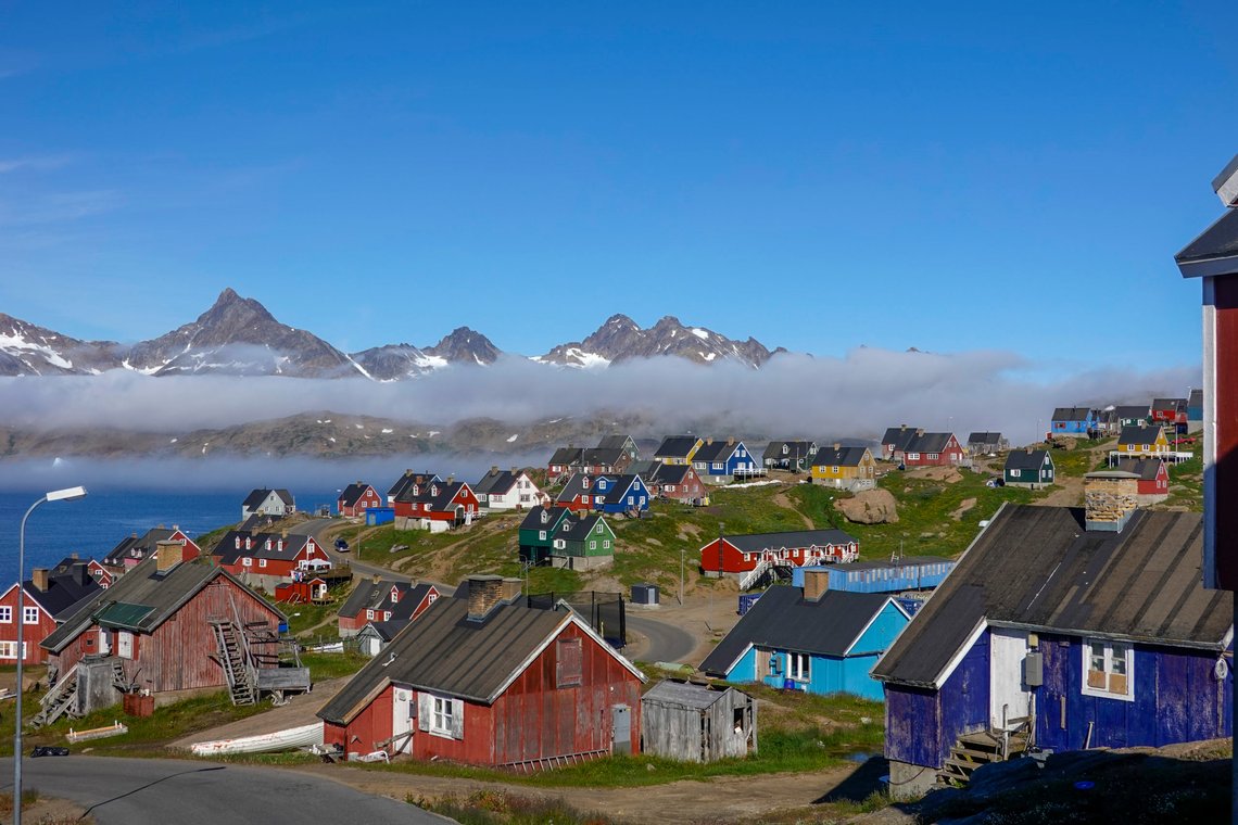 Den lille byen Tasiilaq regnes som Øst-Grønland eneste by. Den er landsdelens hovedstad og administrasjonssenter. Nå viser ny forskning at Grønland for kun to millioner år siden kan ha vært et frodig paradis, hvor sågar reinsdyr levde.
Foto: Heiko Junge / NTB Den lille byen Tasiilaq regnes som Øst-Grønland eneste by. Den er landsdelens hovedstad og administrasjonssenter. Nå viser ny forskning at Grønland for kun to millioner år siden kan ha vært et frodig paradis, hvor sågar reinsdyr levde.
Foto: Heiko Junge / NTB