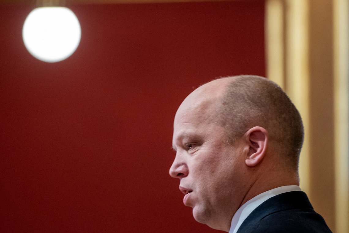 Finansminister Trygve Slagsvold Vedum (SP) får merke folkets mangel på tillit til ham og regjeringen.
Foto: Terje Pedersen / NTB Finansminister Trygve Slagsvold Vedum (SP) får merke folkets mangel på tillit til ham og regjeringen.
Foto: Terje Pedersen / NTB