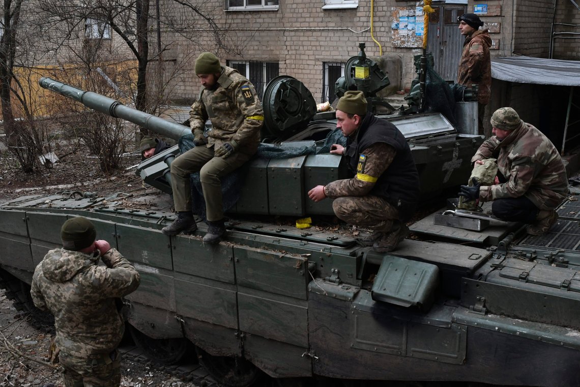 Ukrainian soldiers prepare for an attack in Bakhmut, the site of the heaviest battles with the Russian troops, in the Donetsk region, Ukraine, Thursday, Dec. 15, 2022. (AP Photo/Andriy Andriyenko) Ukrainian soldiers prepare for an attack in Bakhmut, the site of the heaviest battles with the Russian troops, in the Donetsk region, Ukraine, Thursday, Dec. 15, 2022. (AP Photo/Andriy Andriyenko)