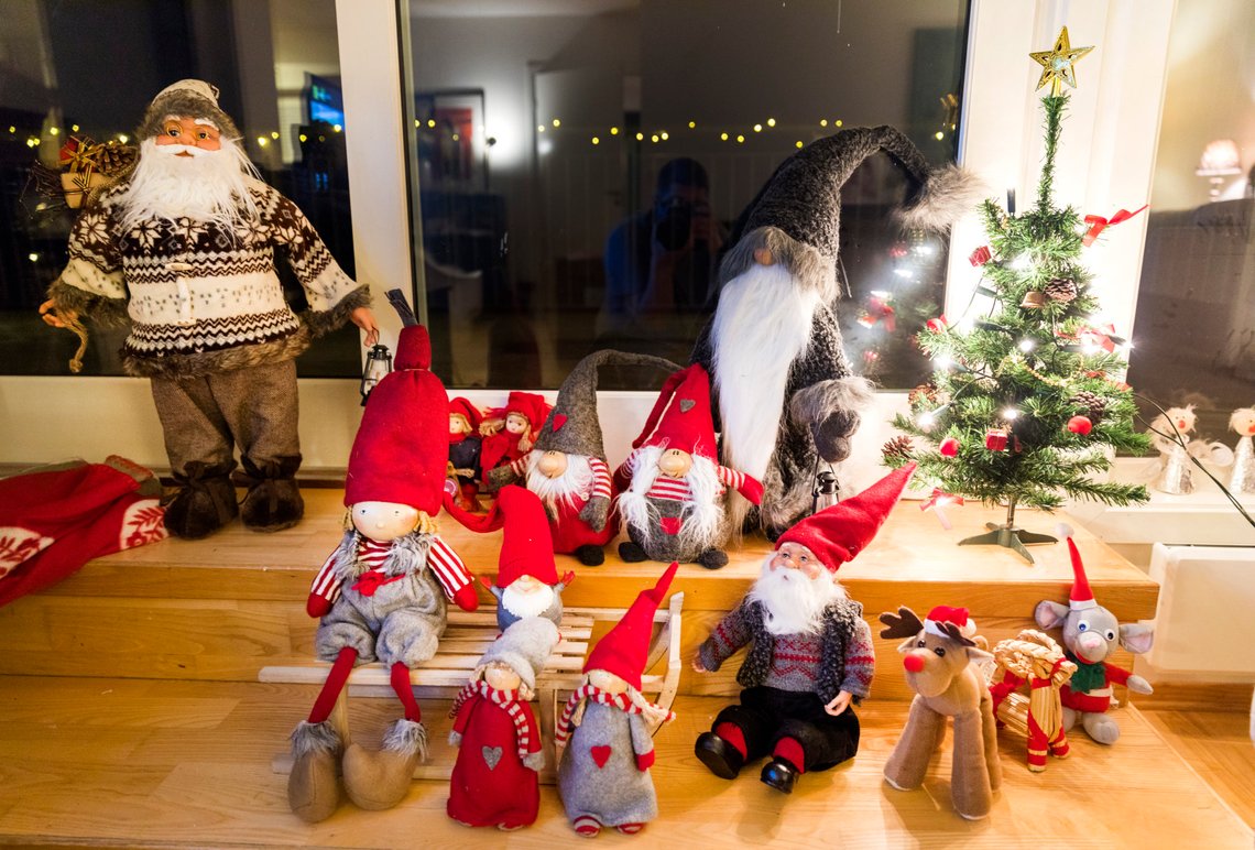 Hele 38 prosent av norske muslimer sier de pynter med julepynt under den norske julehøytiden. Nesten like mange gir julegaver. Illustrasjonsfoto: Gorm Kallestad / NTB Hele 38 prosent av norske muslimer sier de pynter med julepynt under den norske julehøytiden. Nesten like mange gir julegaver. Illustrasjonsfoto: Gorm Kallestad / NTB